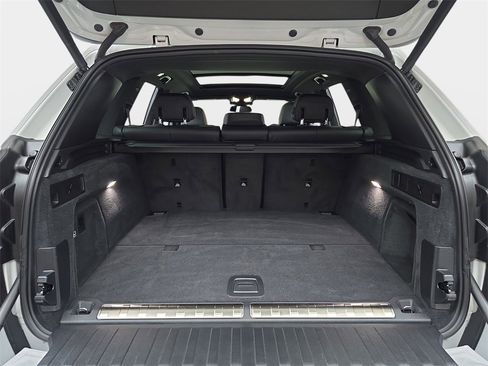 Used 2024 BMW X5 xDrive50e w/ Parking Assistance Package image 15