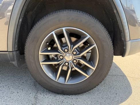 Used 2018 Jeep Grand Cherokee Limited RWD image 9