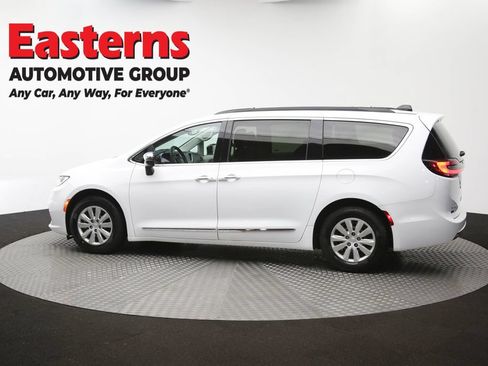 Used 2023 Chrysler Pacifica Limited FWD image 63
