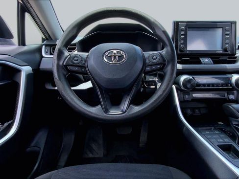 Used 2021 Toyota RAV4 LE AWD/4WD image 6