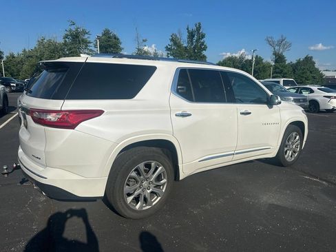 Used 2019 Chevrolet Traverse Premier w/ Driver Confidence II Package FWD image 4