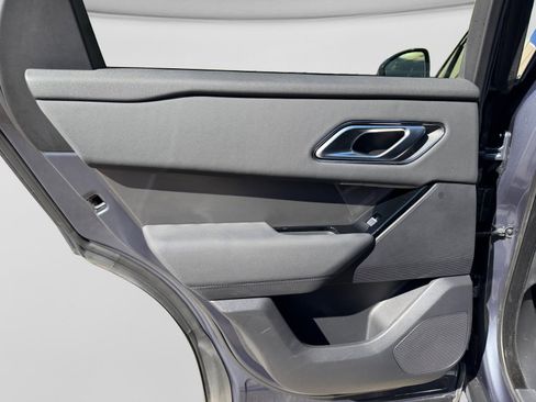 Used 2025 Land Rover Range Rover Velar Dynamic SE image 17