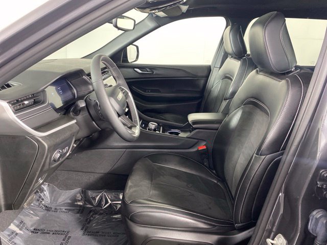 Used 2023 Jeep Grand Cherokee L Altitude AWD/4WD image 16