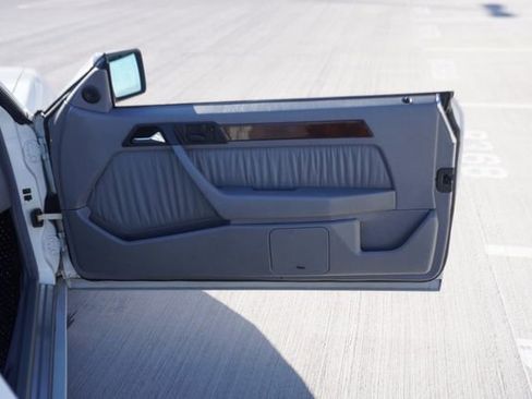 Used 1995 Mercedes-Benz E 320 Convertible image 27