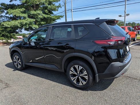 Used 2023 Nissan Rogue SV image 6