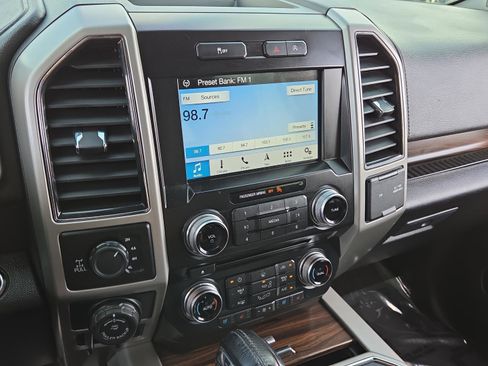 Used 2017 Ford F150 Lariat w/ Equipment Group 502A Luxury AWD/4WD image 27