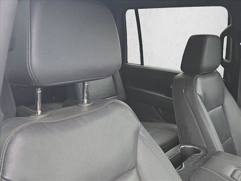 Used 2022 Chevrolet Suburban Z71 w/ Luxury Package image 22