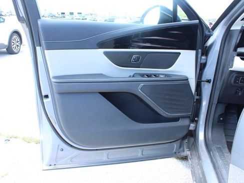 Used 2024 Lincoln Nautilus Premier AWD/4WD image 8