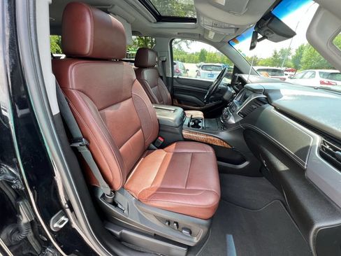Used 2019 Chevrolet Suburban Premier w/ Premier Plus Edition AWD/4WD image 36