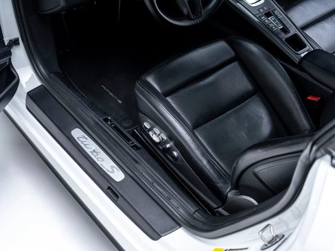 Used 2014 Porsche 911 Turbo S image 39
