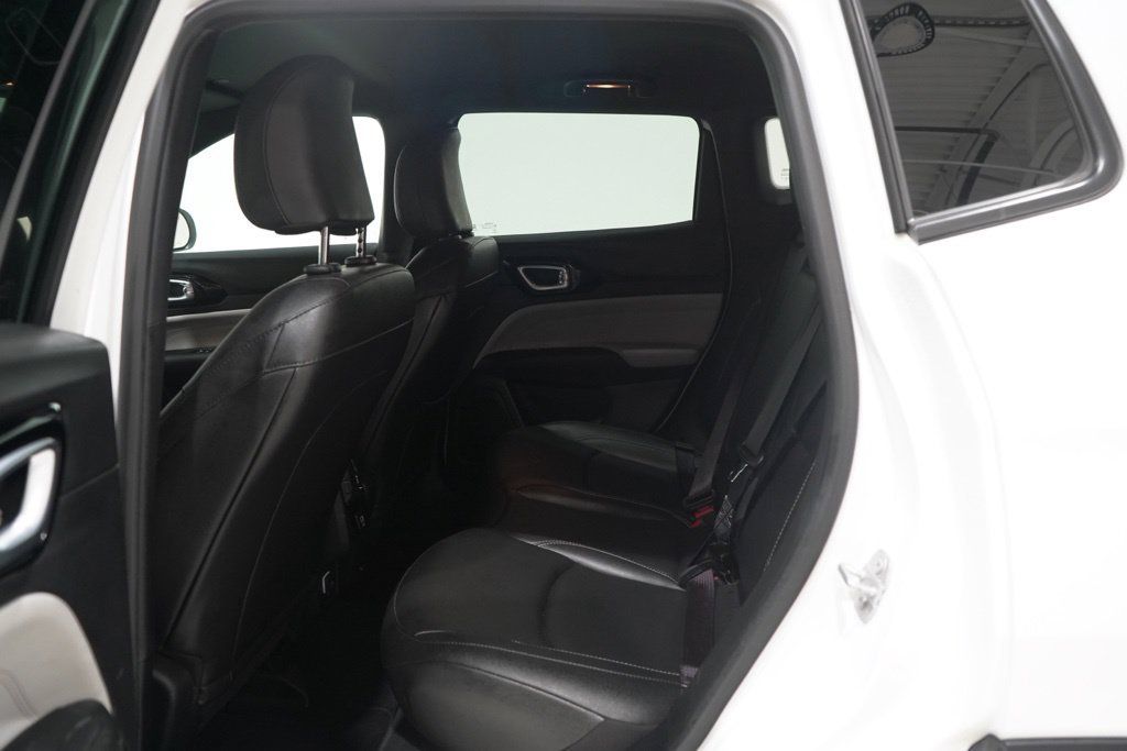 Used 2025 Jeep Compass Limited AWD/4WD image 30