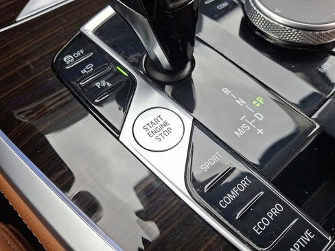 Used 2021 BMW X7 xDrive40i w/ Premium Package image 23