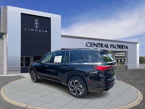 Used 2025 Buick Enclave Sport Touring w/ Power Package FWD image 7