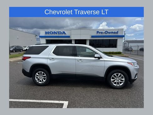 Used 2020 Chevrolet Traverse LT FWD image 1