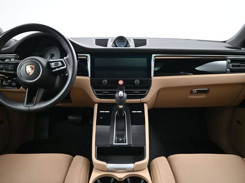 Certified 2023 Porsche Macan S AWD/4WD image 9