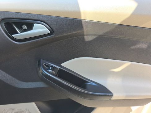 Used 2014 Ford Focus SE FWD image 23