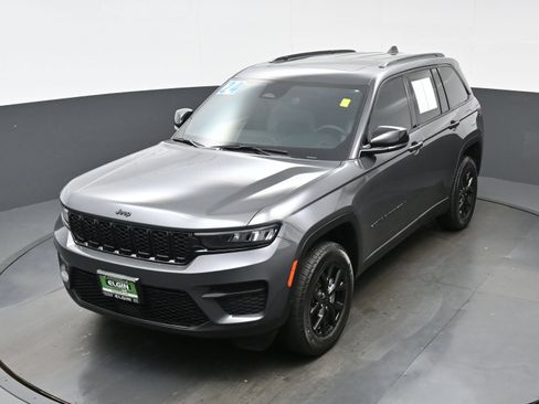 Used 2024 Jeep Grand Cherokee Altitude AWD/4WD image 37