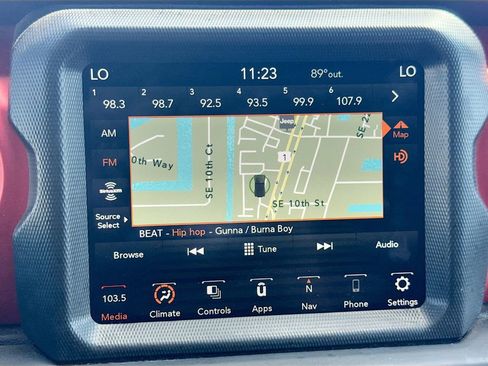 Used 2023 Jeep Wrangler Unlimited Rubicon AWD/4WD image 16