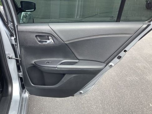 Used 2017 Honda Accord Sport image 32