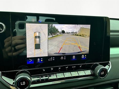 Used 2024 Chevrolet Colorado LT w/ LT Convenience Package II image 22