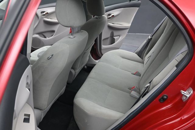 Used 2012 Toyota Corolla LE FWD image 5