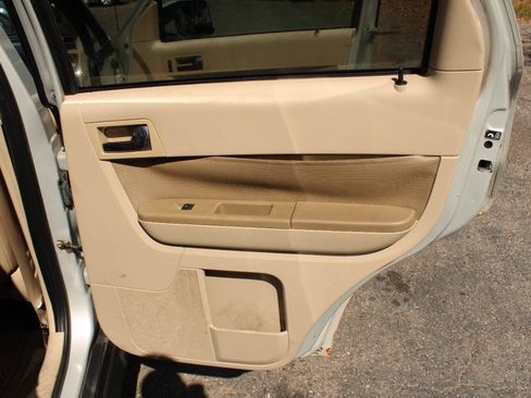 Used 2009 Ford Escape Limited FWD image 13