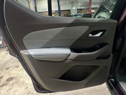 Used 2018 Chevrolet Traverse LT image 15