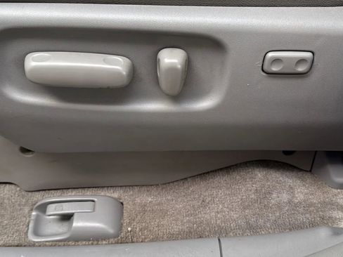 Used 2010 Toyota Sienna XLE image 11