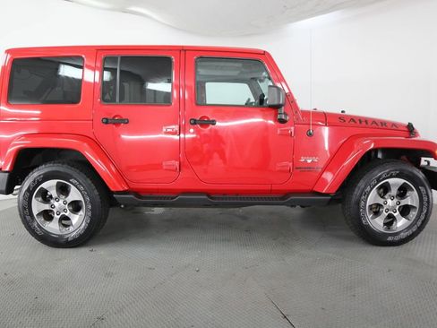 Used 2017 Jeep Wrangler Unlimited Sahara w/ Max Tow Package AWD/4WD image 5