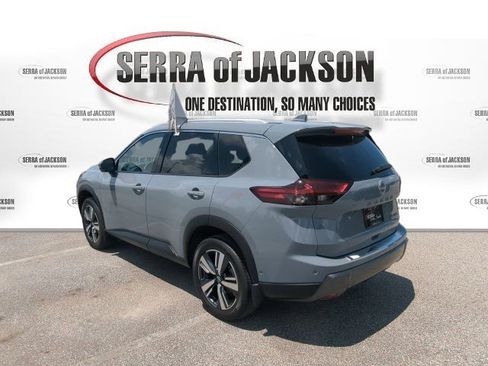 Used 2025 Nissan Rogue SL AWD/4WD image 7