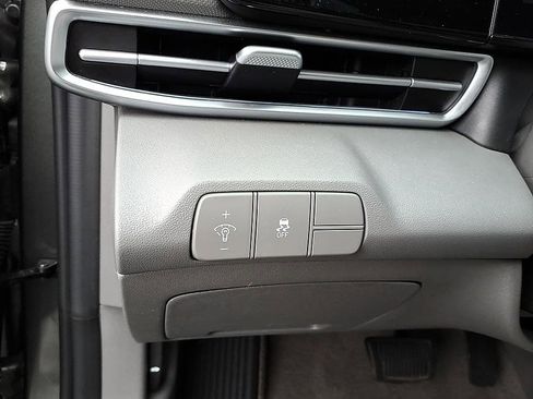 Used 2025 Hyundai Elantra SEL image 24