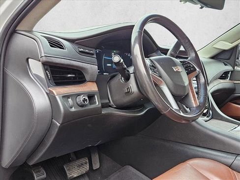 Used 2018 Cadillac Escalade Luxury image 9