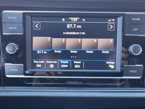 Certified 2022 Volkswagen Jetta SE w/ Panoramic Sunroof Package image 21