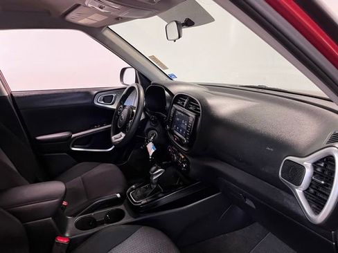 Used 2020 Kia Soul LX FWD image 11
