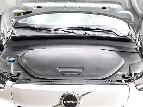 Used 2024 Volvo XC40 Recharge Ultimate image 11