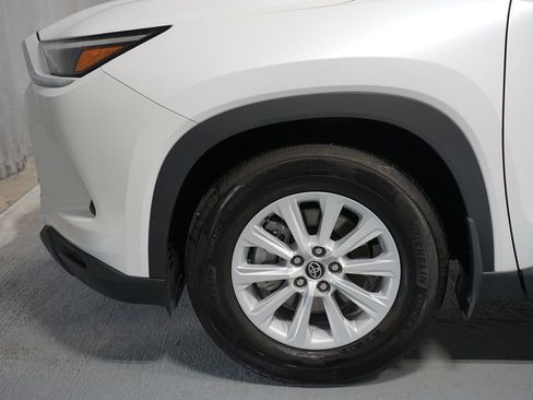 Certified 2024 Toyota Grand Highlander XLE image 5