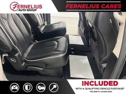 Used 2023 Chrysler Pacifica Limited FWD image 22