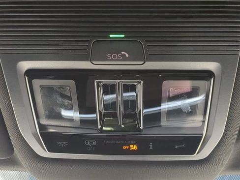 Used 2024 Volkswagen Atlas Cross Sport SEL R-Line AWD/4WD image 25
