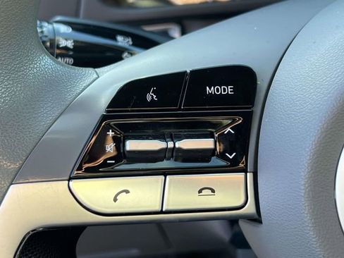 Certified 2023 Hyundai Elantra SEL image 18