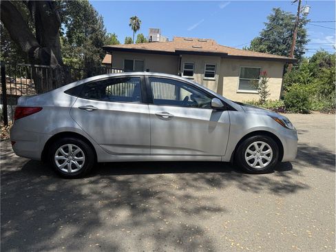 Used 2012 Hyundai Accent GLS FWD image 8