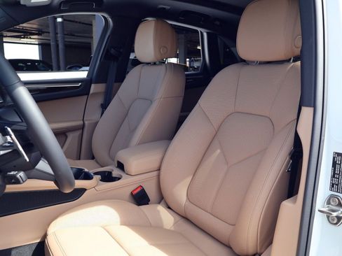 New 2026 Porsche Macan AWD/4WD image 5