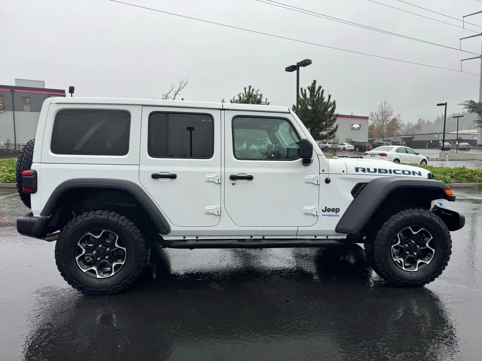 Used 2021 Jeep Wrangler Unlimited Rubicon 4xe w/ Cold Weather Group AWD/4WD image 12