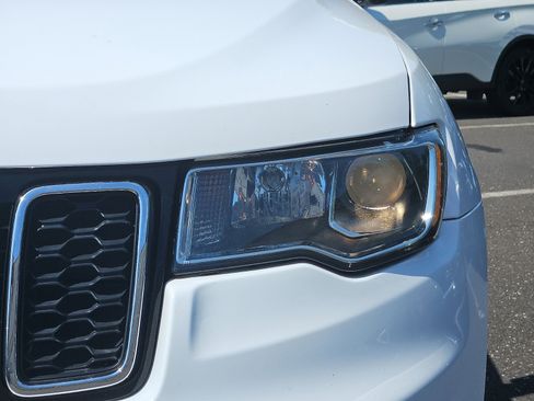 Used 2018 Jeep Grand Cherokee Limited AWD/4WD image 9