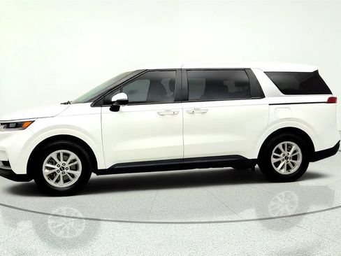 Used 2024 Kia Carnival LX FWD image 8