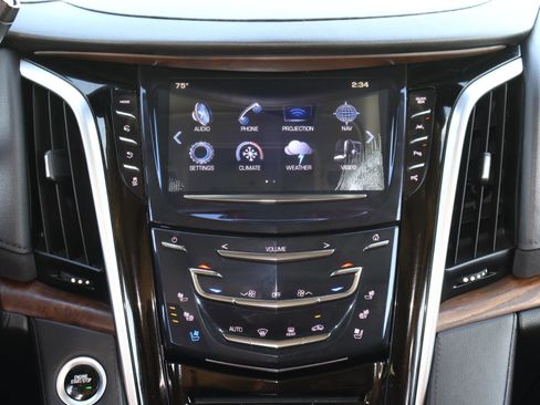 Used 2020 Cadillac Escalade Premium Luxury w/ Escalade Sport Edition image 17