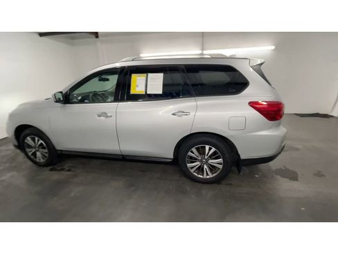 Used 2020 Nissan Pathfinder S image 6