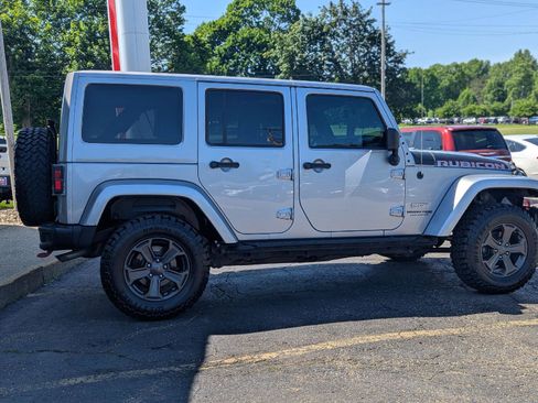 Used 2018 Jeep Wrangler Unlimited Rubicon w/ Max Tow Package AWD/4WD image 5