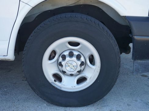 Used 2021 Chevrolet Express 2500 w/ Driver Convenience Package image 4