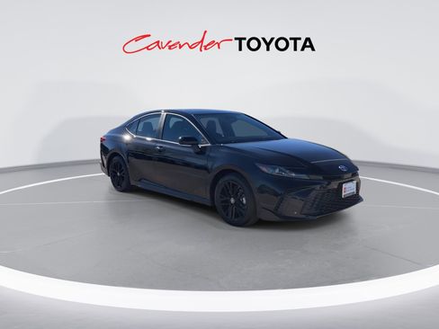 Used 2026 Toyota Camry SE image 2