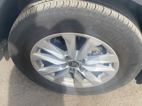 Used 2023 Toyota Corolla Cross LE w/ Moonroof Package image 24